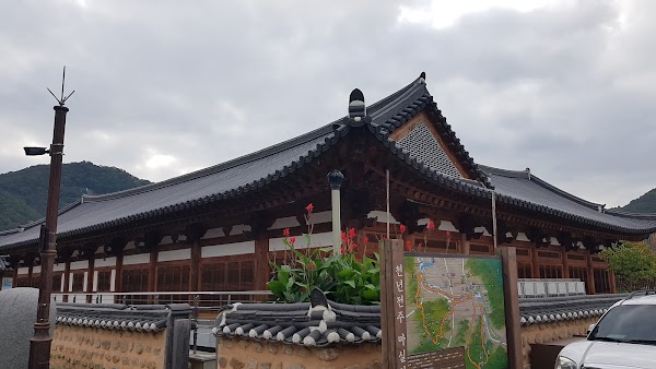 Hyanggyo-gil