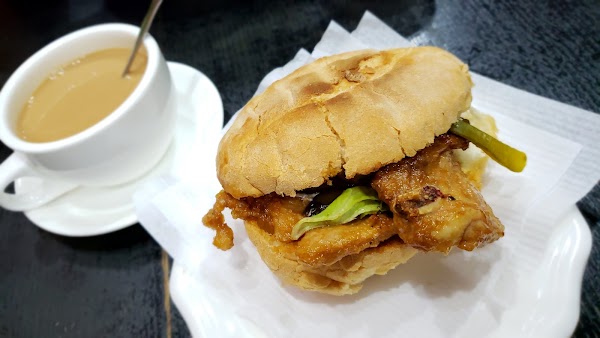 Loja de Sopa de Fitas e Cafe Dragao de Prata 1