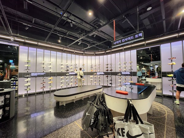 Nike Myeongdong 3