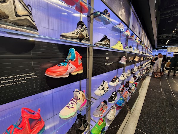 Nike Myeongdong 2