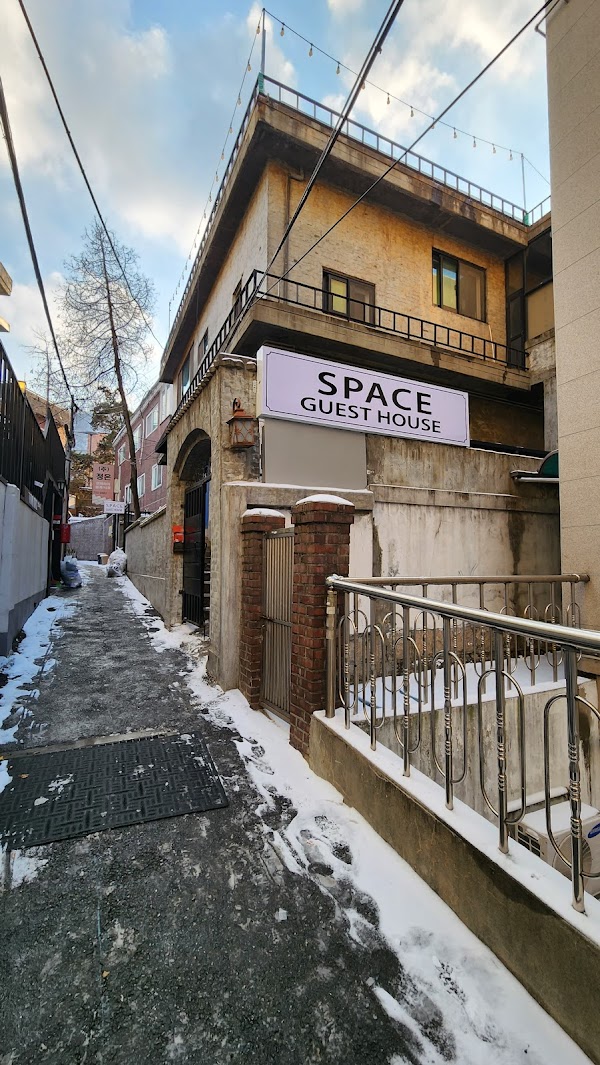 SPACE GUESTHOUSE