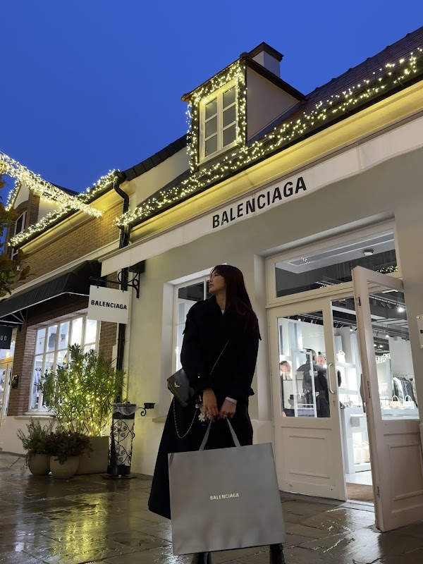 BALENCIAGA