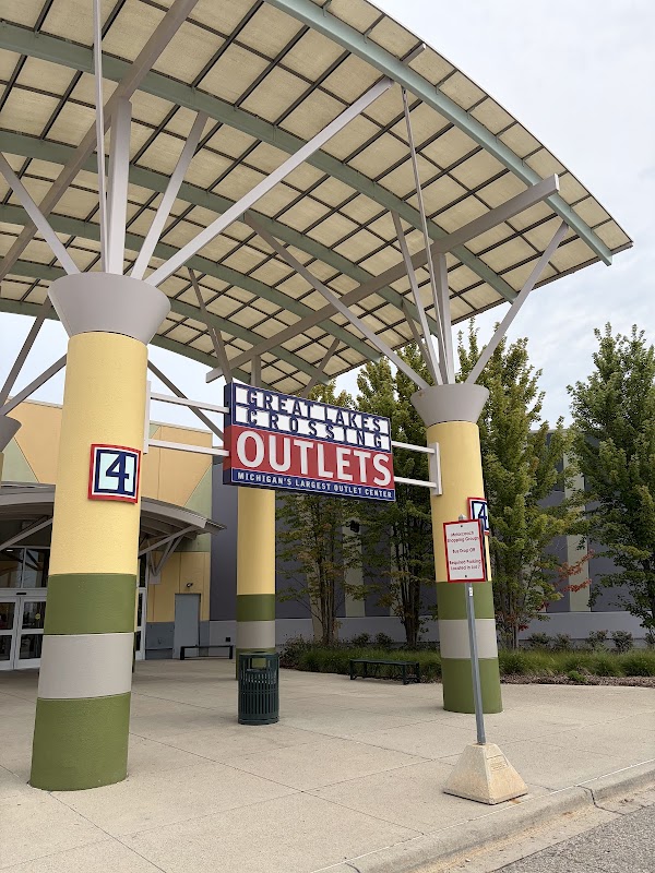 Great Lakes Crossing Outlets