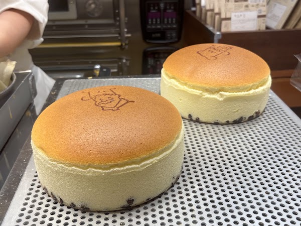 Uncle Rikuro’s Cheesecake Daimaru Shinsaibashi 5