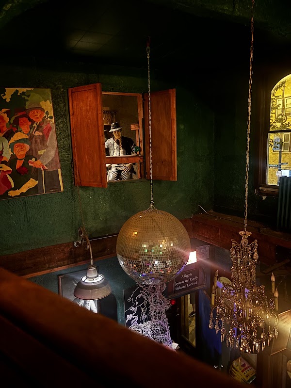 Lilly's Bar 4