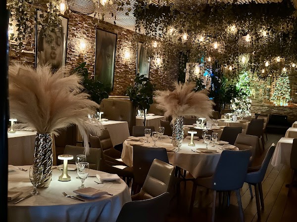 VILLA ROMANA Italian & Romanian Restaurant 1