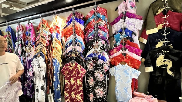 Qipu Road Clothing and Accessories Commercial Pedestrian Street 4