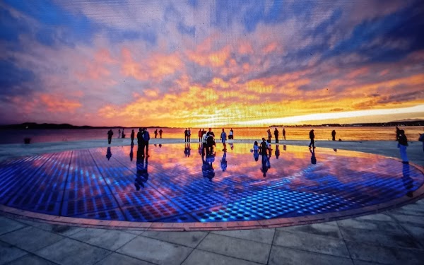 The Greeting to the Sun 3
