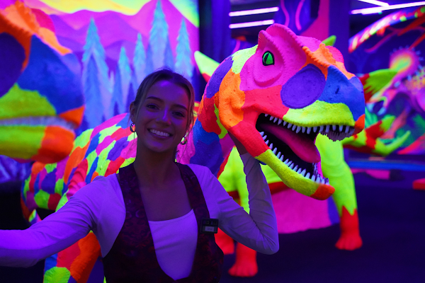GLOBALLS Brighton - UV Mini Golf & Games