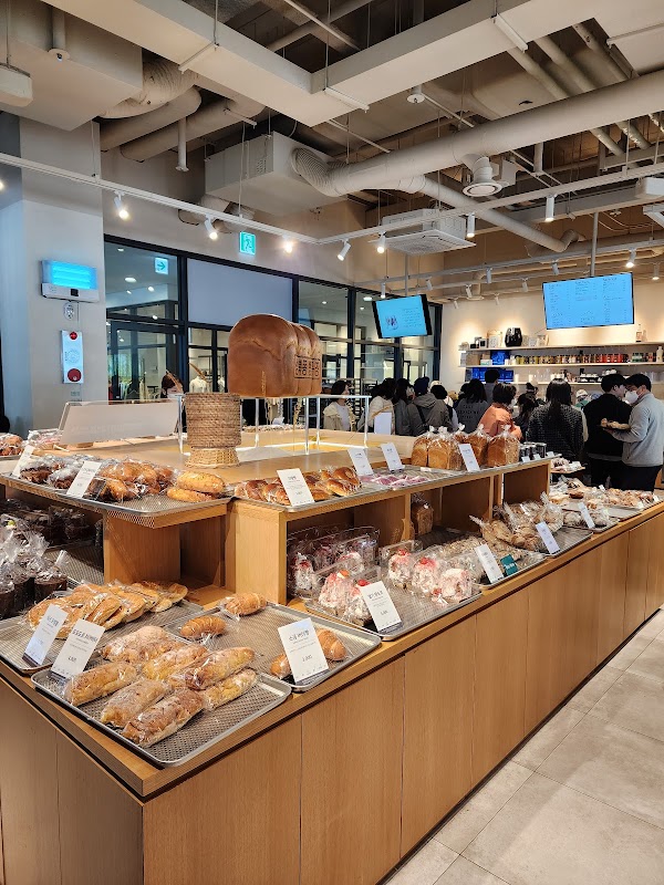 Hyundai Premium Outlet Space1 5
