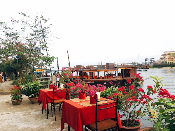 Song thanh Riverside Restaurant