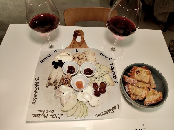Viblioteca - bar de vins i formatges | Gràcia 2