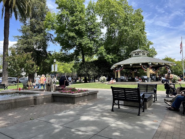 Healdsburg Plaza 1