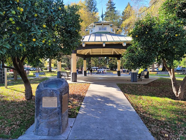 Healdsburg Plaza 6