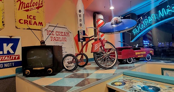 RC'S Boardwalk Fries & Ice Cream Parlour 3