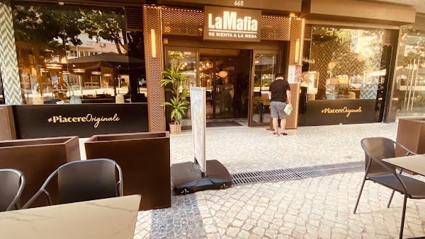 La Mafia se sienta a la mesa