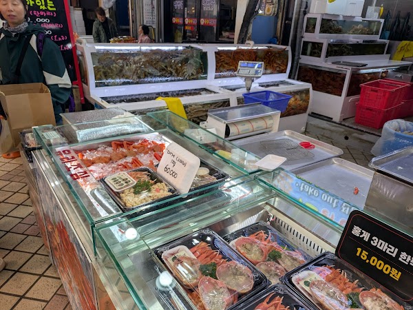 Sokcho Tourist & Fishery Market 5