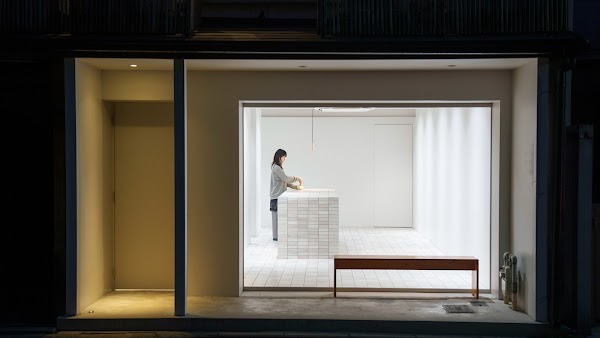 haku kyoto ( gallery / tea stand )