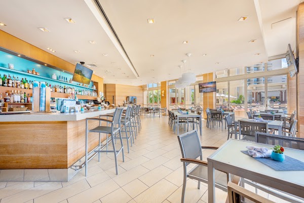 SWIM Restaurant & Bar