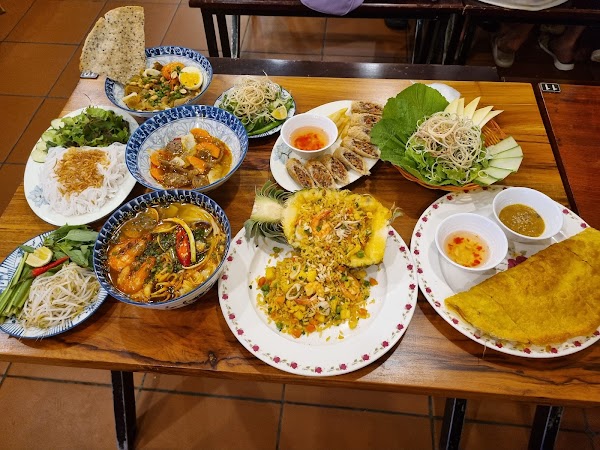 Nhà Bếp Xưa Restaurant 5