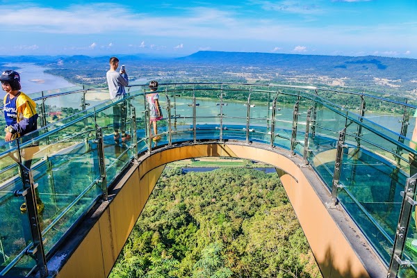 Skywalk Wat Pha Tak Suea 1