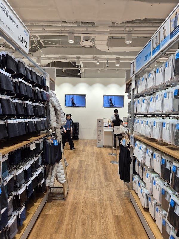 UNIQLO 5