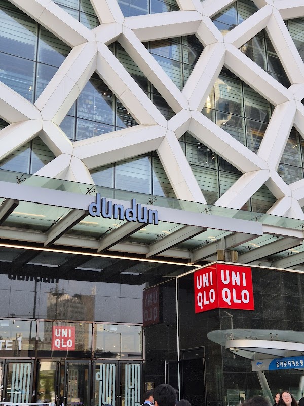 UNIQLO 3