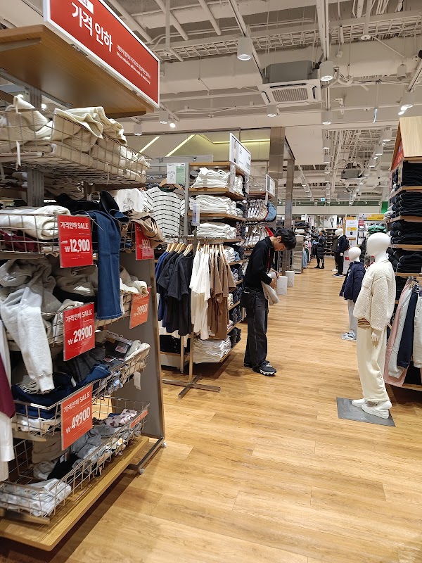 UNIQLO 2