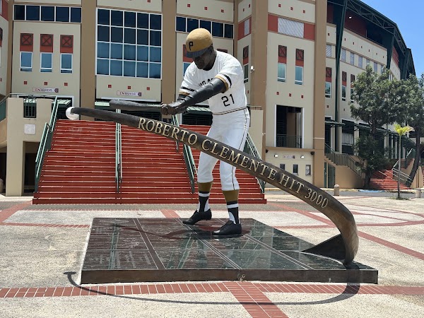 Monumento a Roberto Clemente Walker