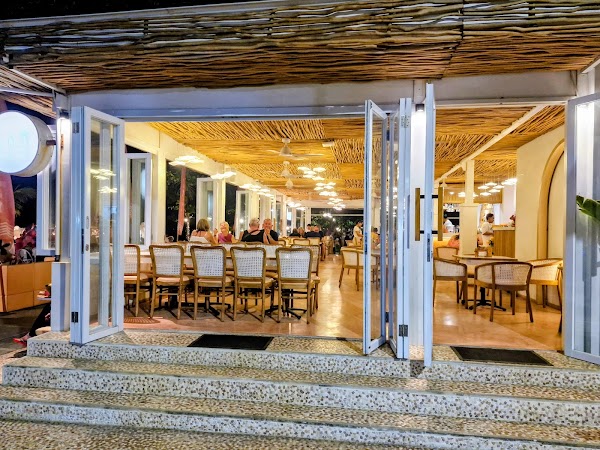 Lokal Beach House