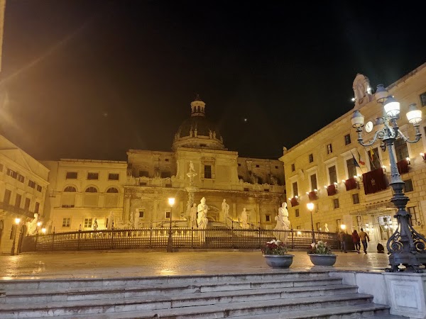 Piazza Pretoria 3
