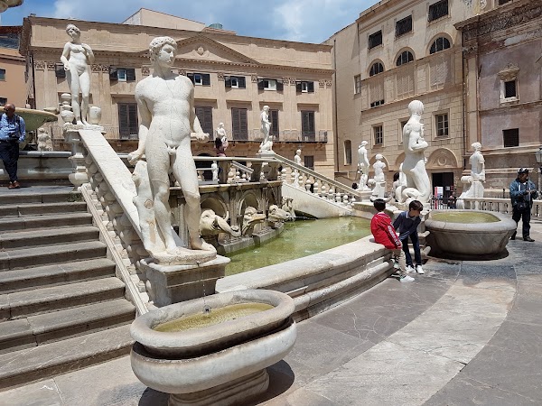 Piazza Pretoria 2