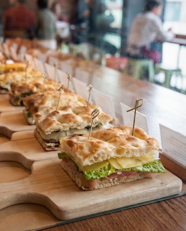 Al Volo - Italian Sandwiches & Pasta | Pier 57 3