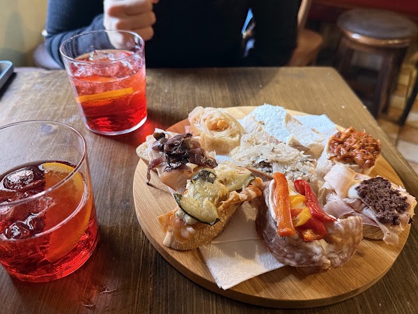 Corner Pub 4