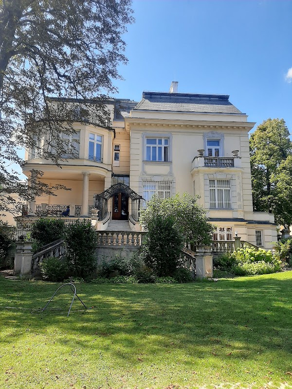 Studentinnenheim und Kulturzentrum Währing 1
