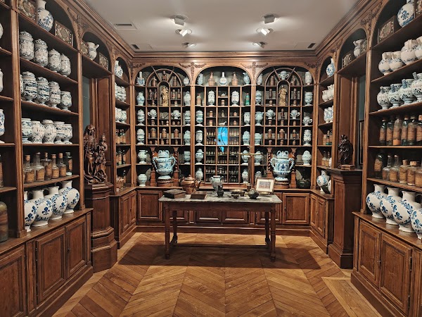 Apothicairerie Royale - Musée municipal Ducastel-Vera 1
