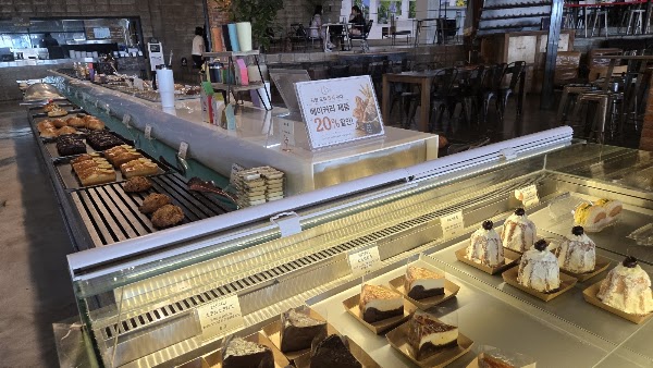 Bariluz Coffee & Bakery Cafe 2