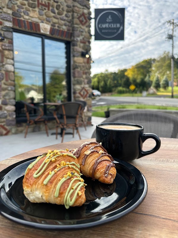Cafe Club Montville 5