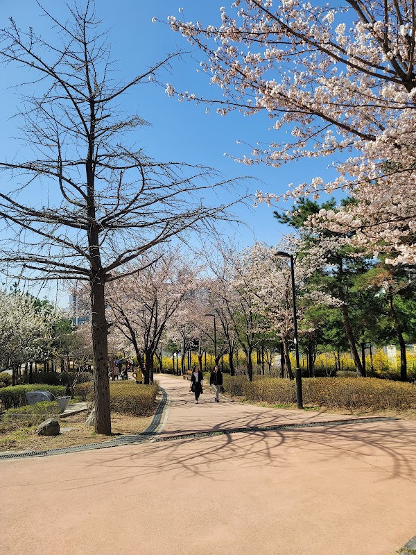 Dokseodang Park