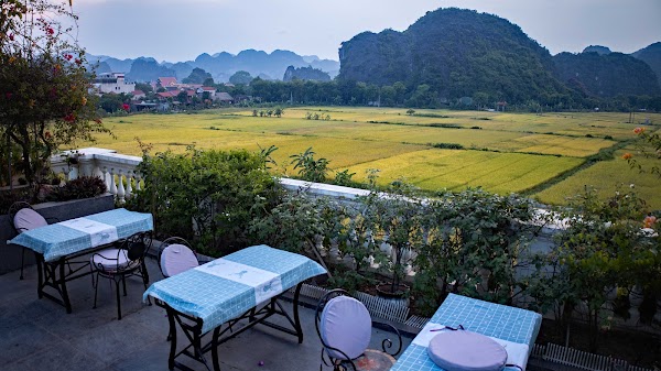 Liberty Hall Tam Coc Hotel & Villa