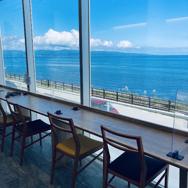 Cafe ISOMI TERRACE 2階 (道の駅 雨晴)