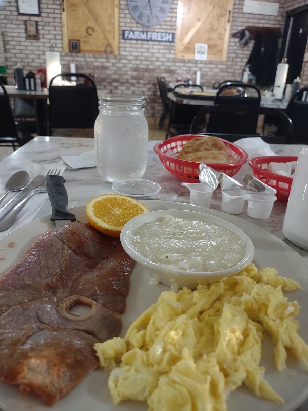 Pam's Farmhouse Restaurant 4