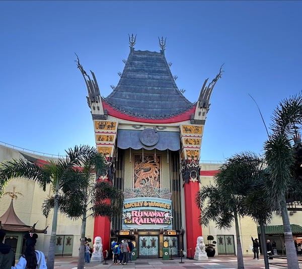 Mickey & Minnie's Runaway Railway 1