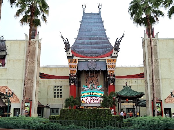 Mickey & Minnie's Runaway Railway 3