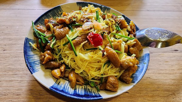 Tiệm mì quảng Thím Bi 5
