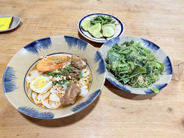 Tiệm mì quảng Thím Bi 3