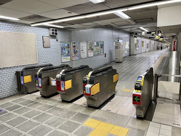 Nagahoribashi Station 3