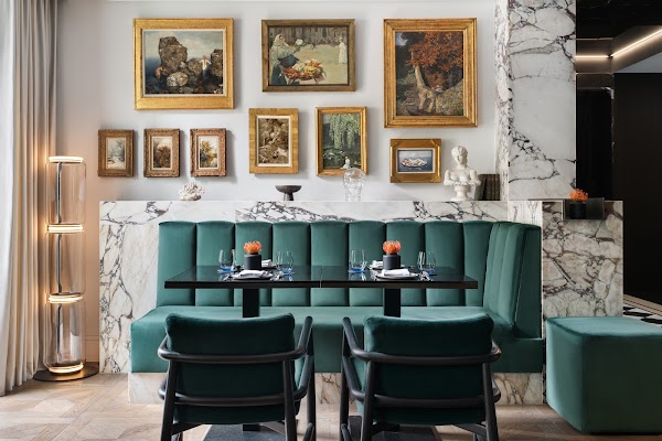 Glasswing Bar & Bistro