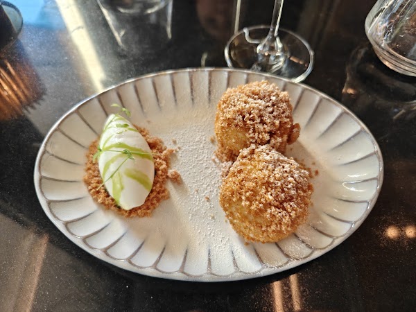 Glasswing Bar & Bistro 4