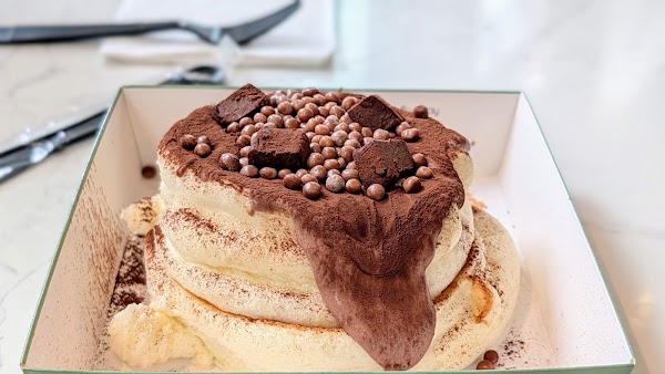 The Screaming Parrots Cafe: Desserts + Tea + Bites 2